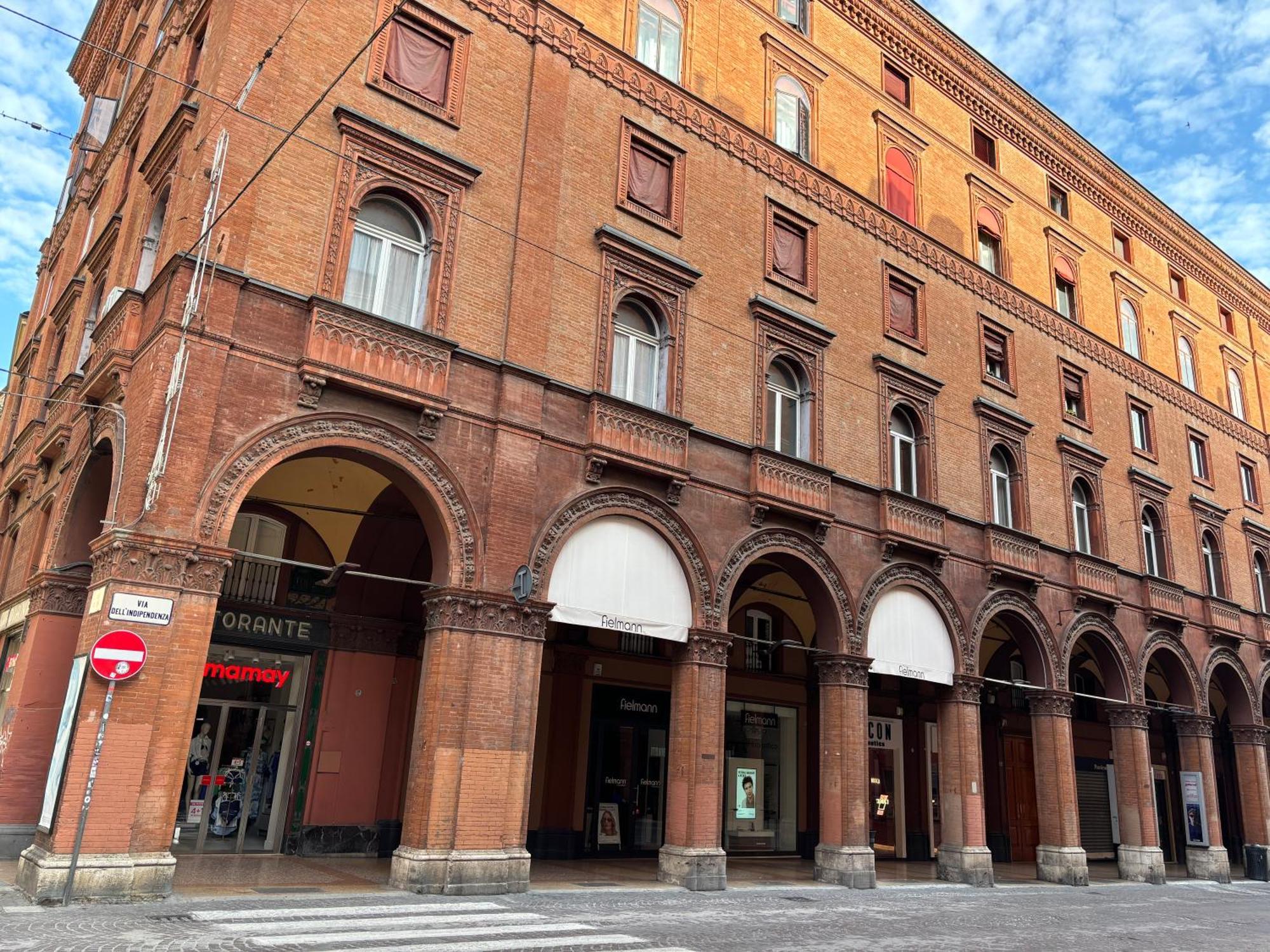 Bed and Breakfast Indipendenza 24 Болонья Экстерьер фото