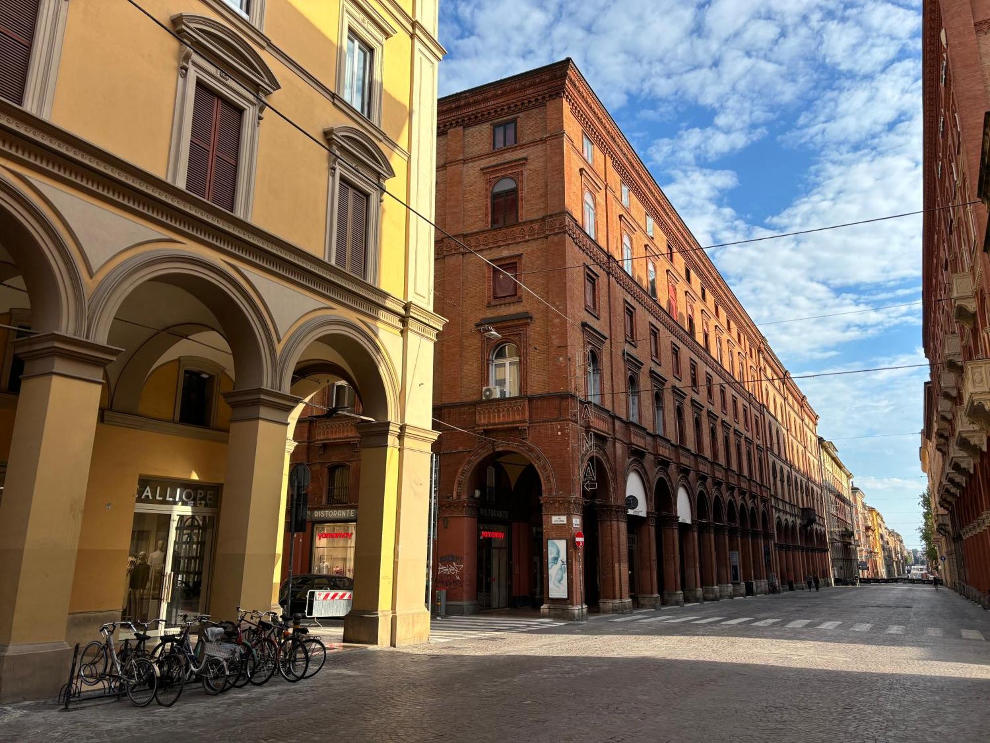 Bed and Breakfast Indipendenza 24 Болонья Экстерьер фото